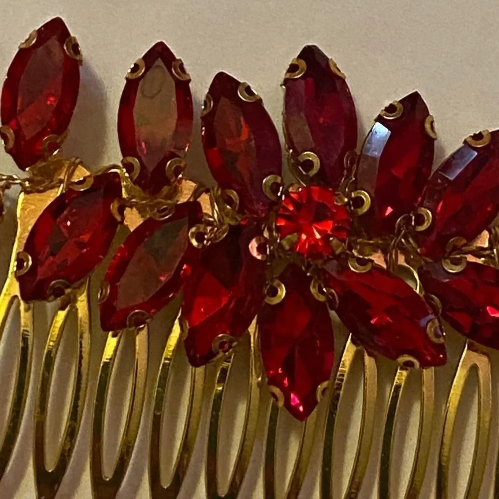 Elegant Red and Gold Hair Comb